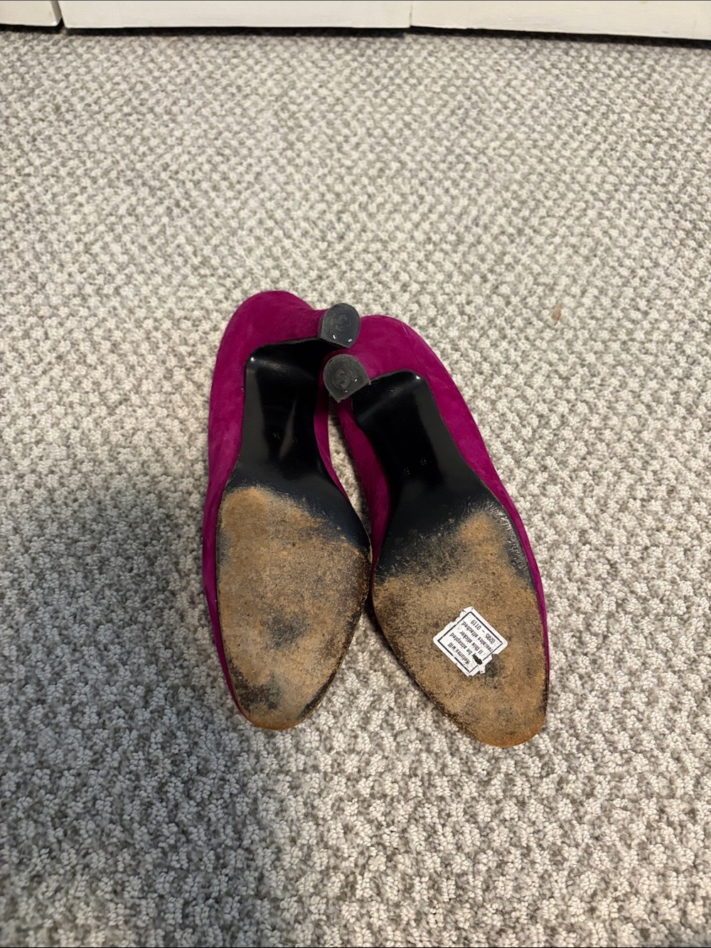 Manolo Blahnik Magenta Suede Pointed-Toe Pumps - Picture 7 of 7